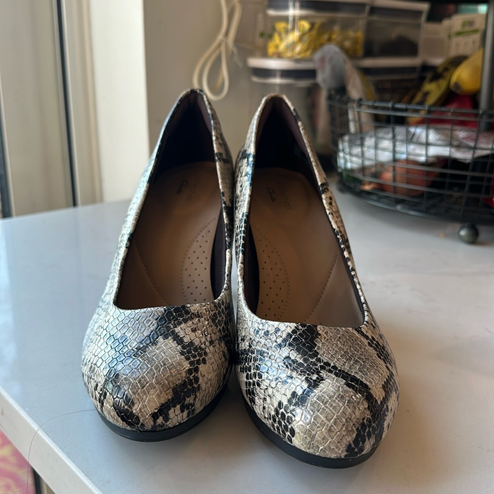 Clarks heels never worn size 8M